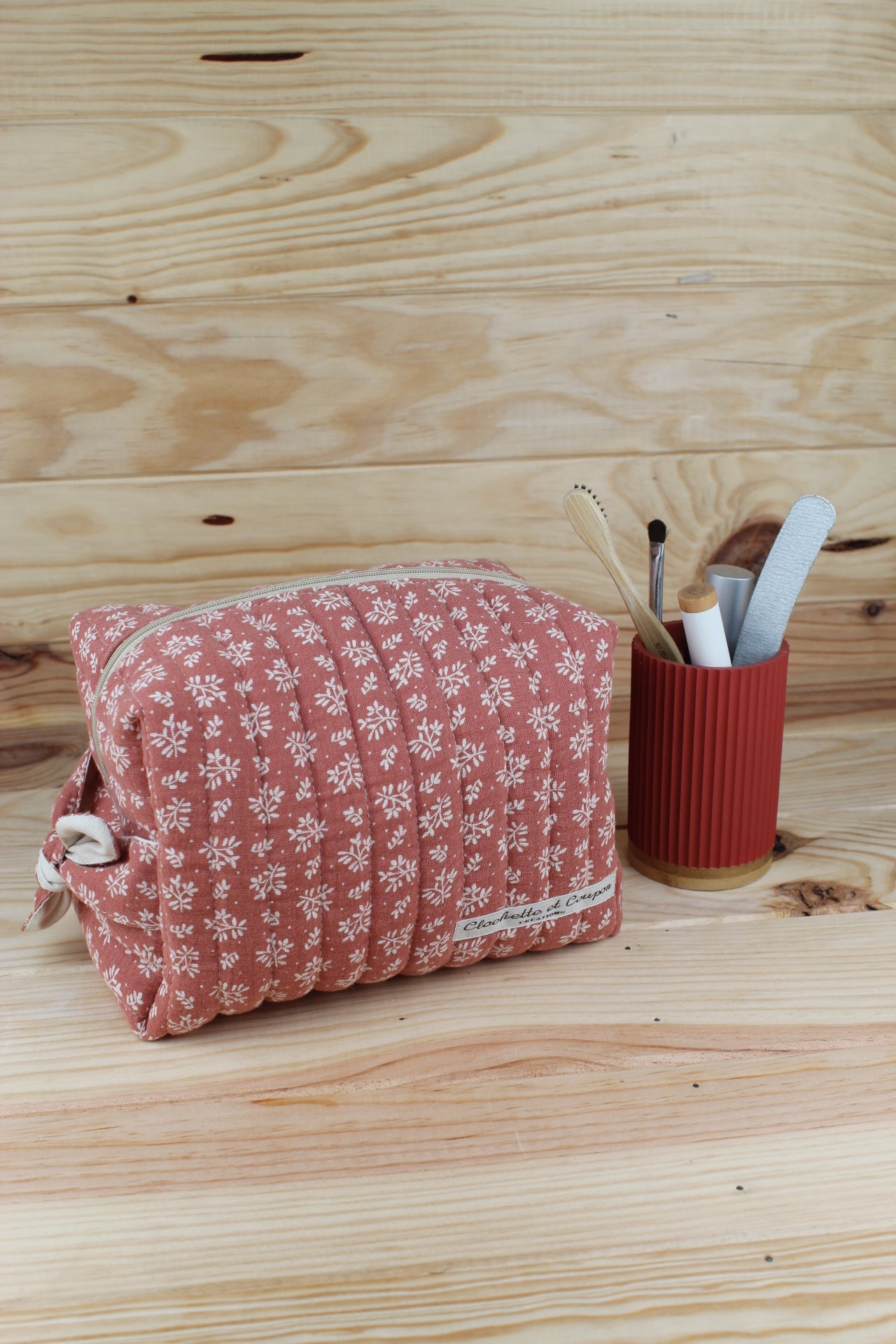 Flat quilted pouch