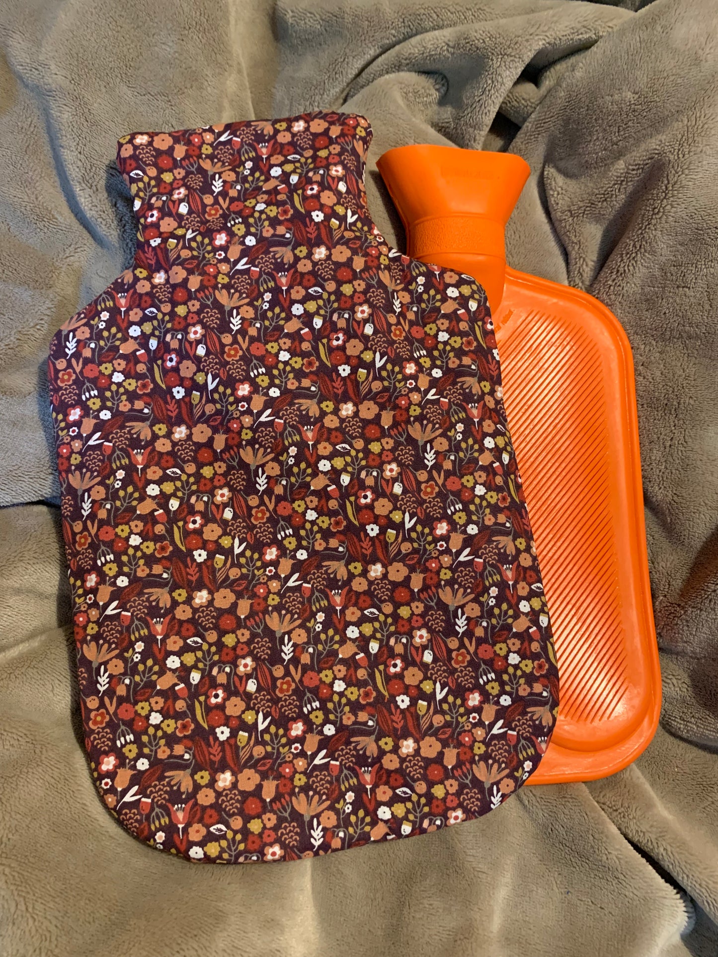 Reversible hot water bottle 